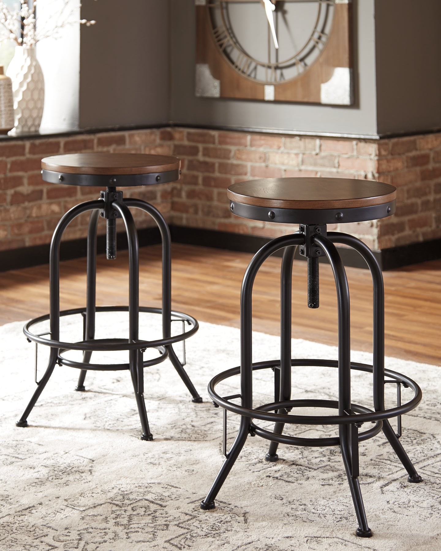 Valebeck Swivel Barstool (2/CN)